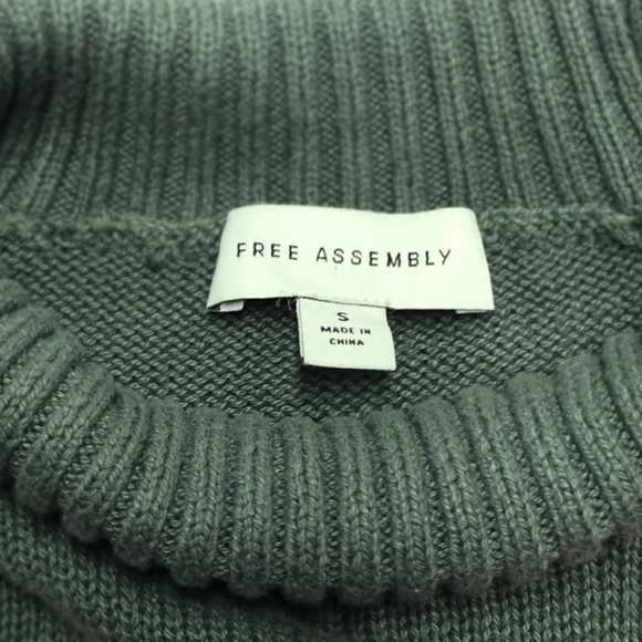 Pink and Green Turtleneck Sweater with Ribbed Knit - Picture 2 of 4